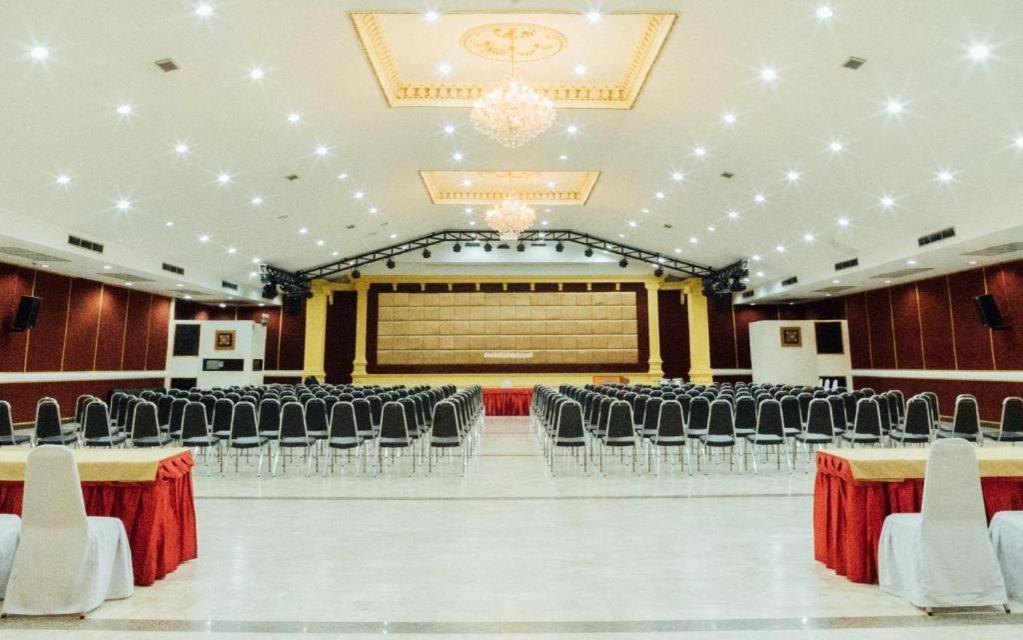 The Pine Resort Pathum Thani Exterior foto