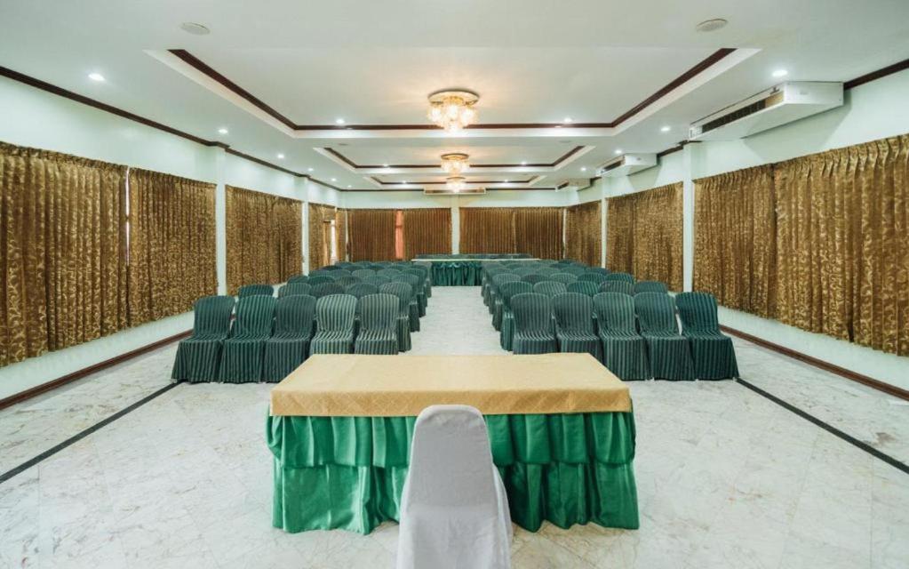The Pine Resort Pathum Thani Exterior foto