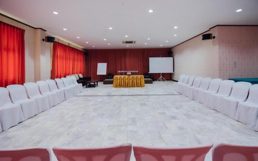 The Pine Resort Pathum Thani Exterior foto
