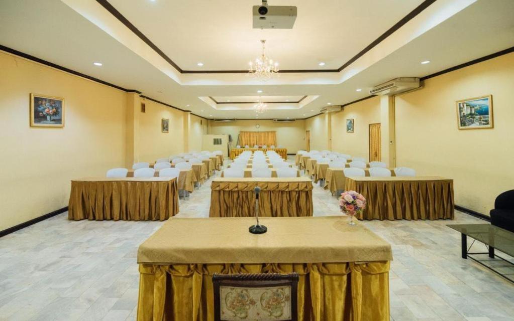 The Pine Resort Pathum Thani Exterior foto