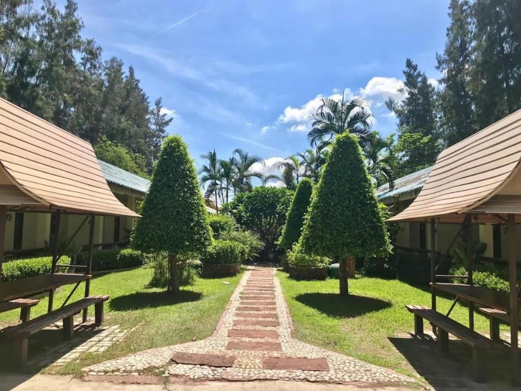 The Pine Resort Pathum Thani Exterior foto